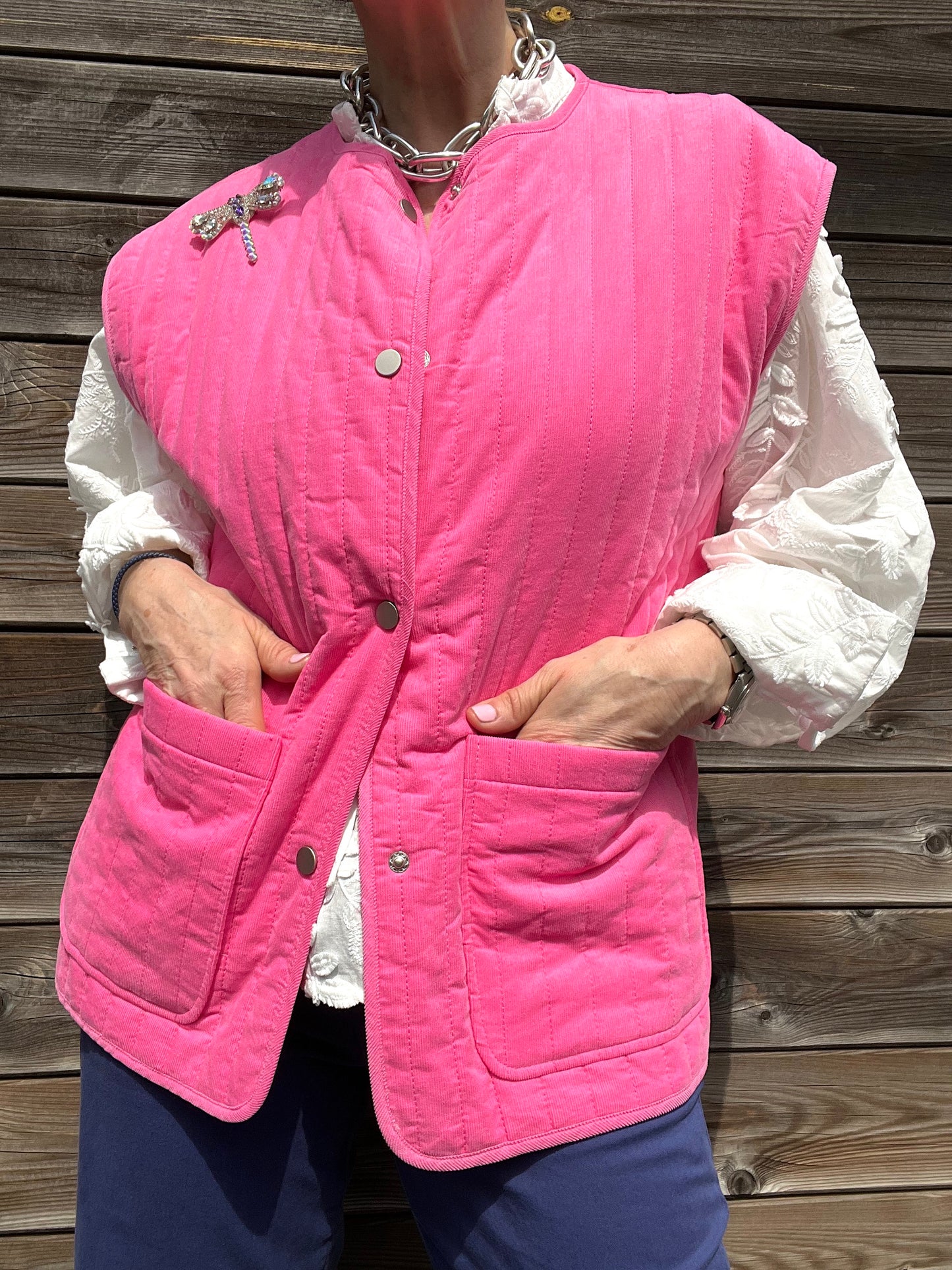LALI gilet sans manche & broche strass