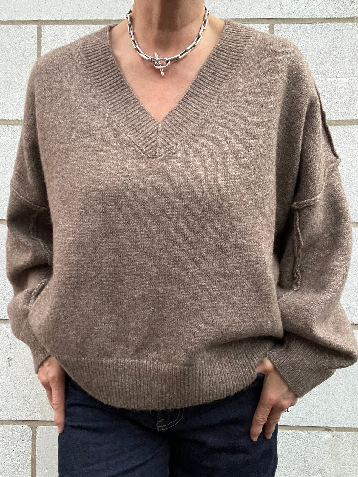 VICKY pull V coutures inside/out taupe