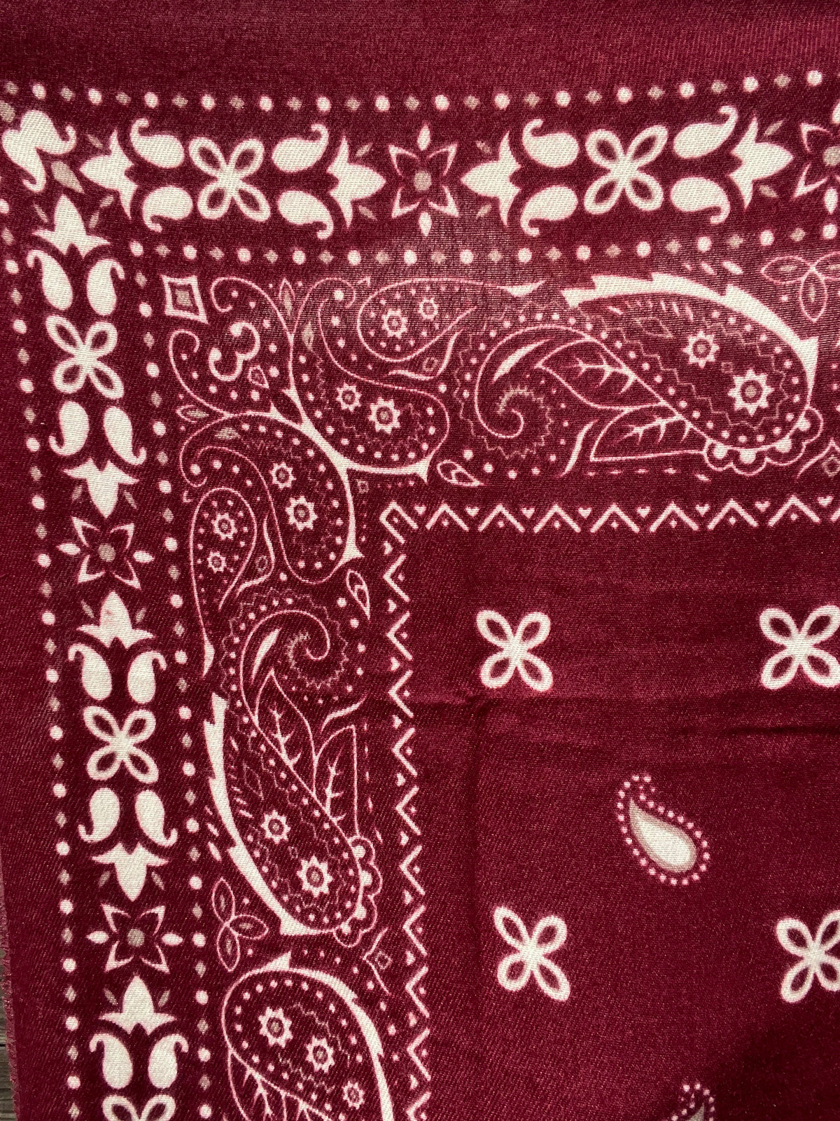 KAREN foulard motif paisley wine