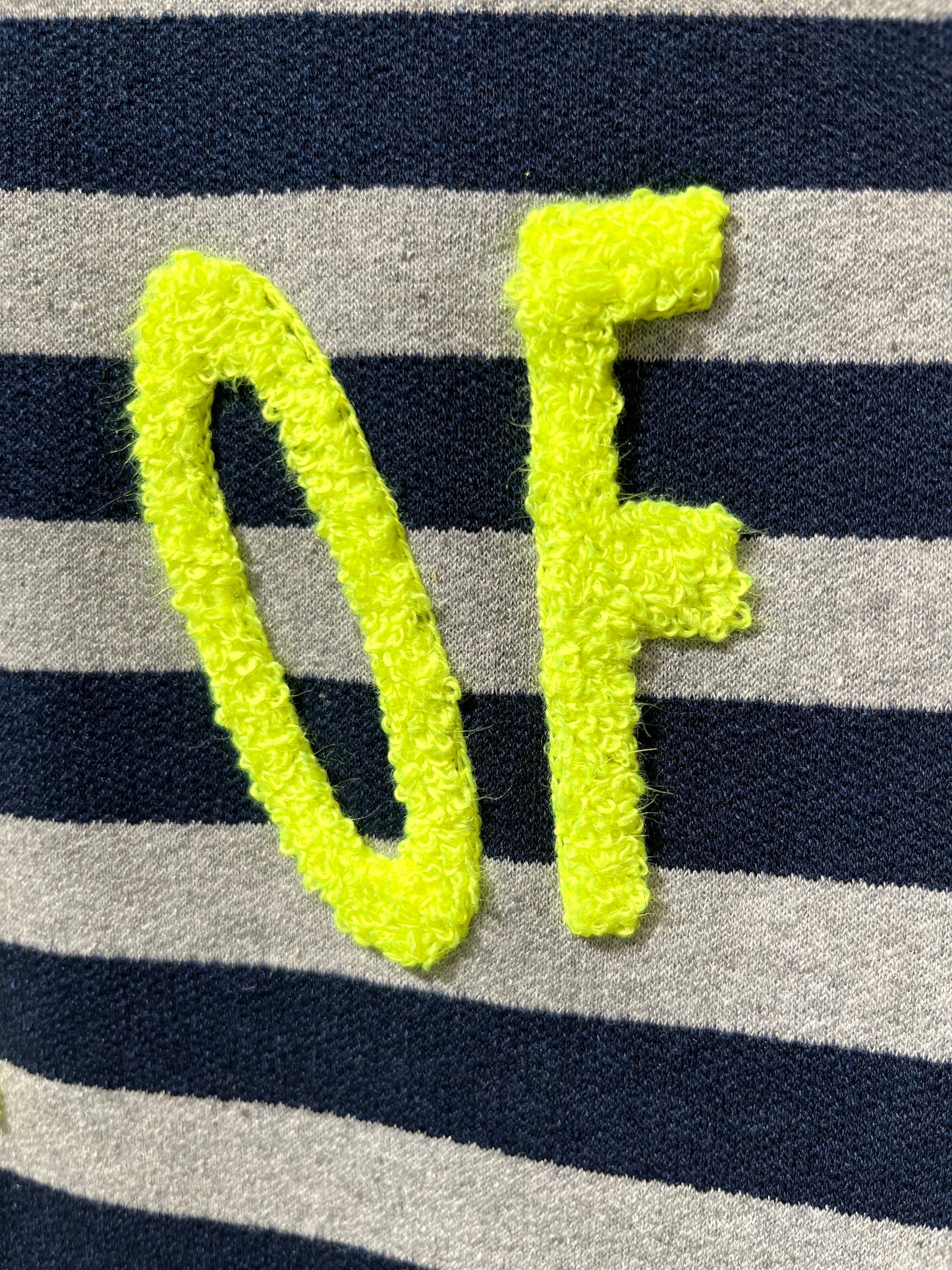 OFF sweat broderie fluo dans le dos