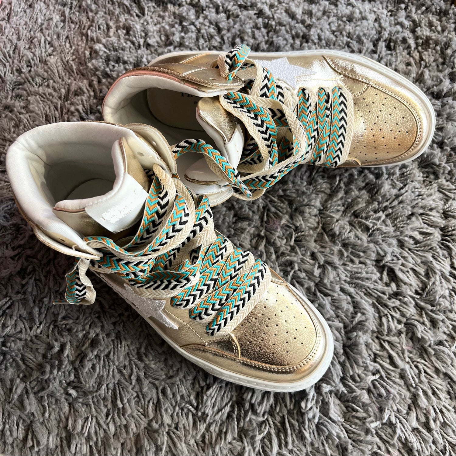 Chaussures femme tendance, parfaites pour un look chic et confortable au quotidien