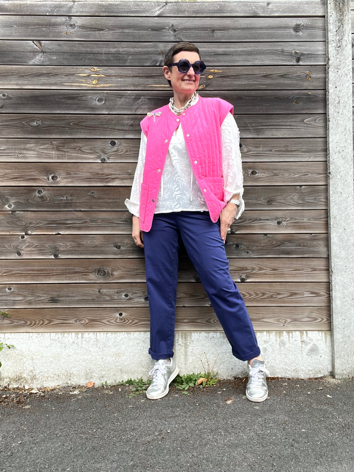 LALI gilet sans manche & broche strass