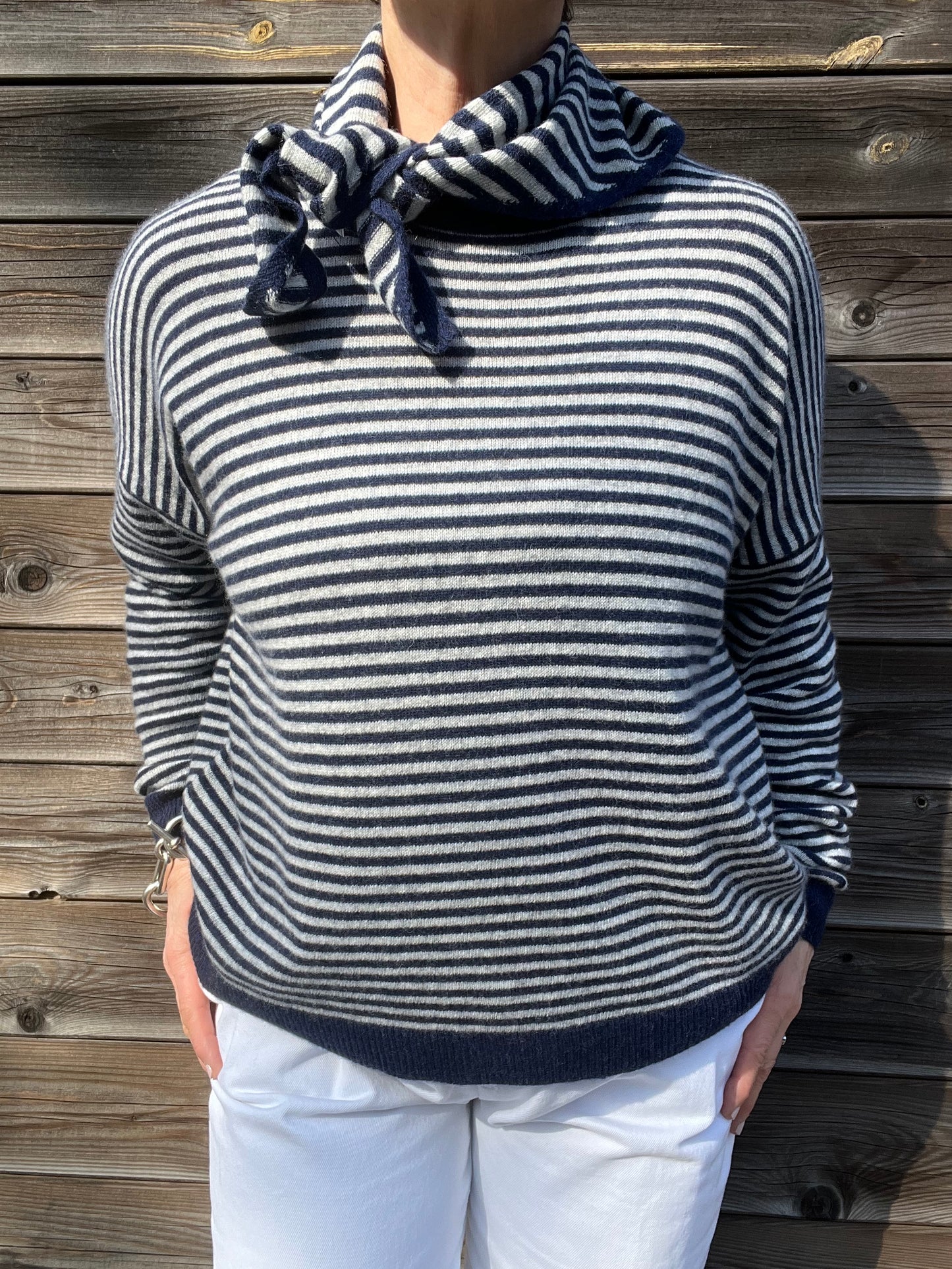 DRIEHOEK foulard rayé en maille navy/grey