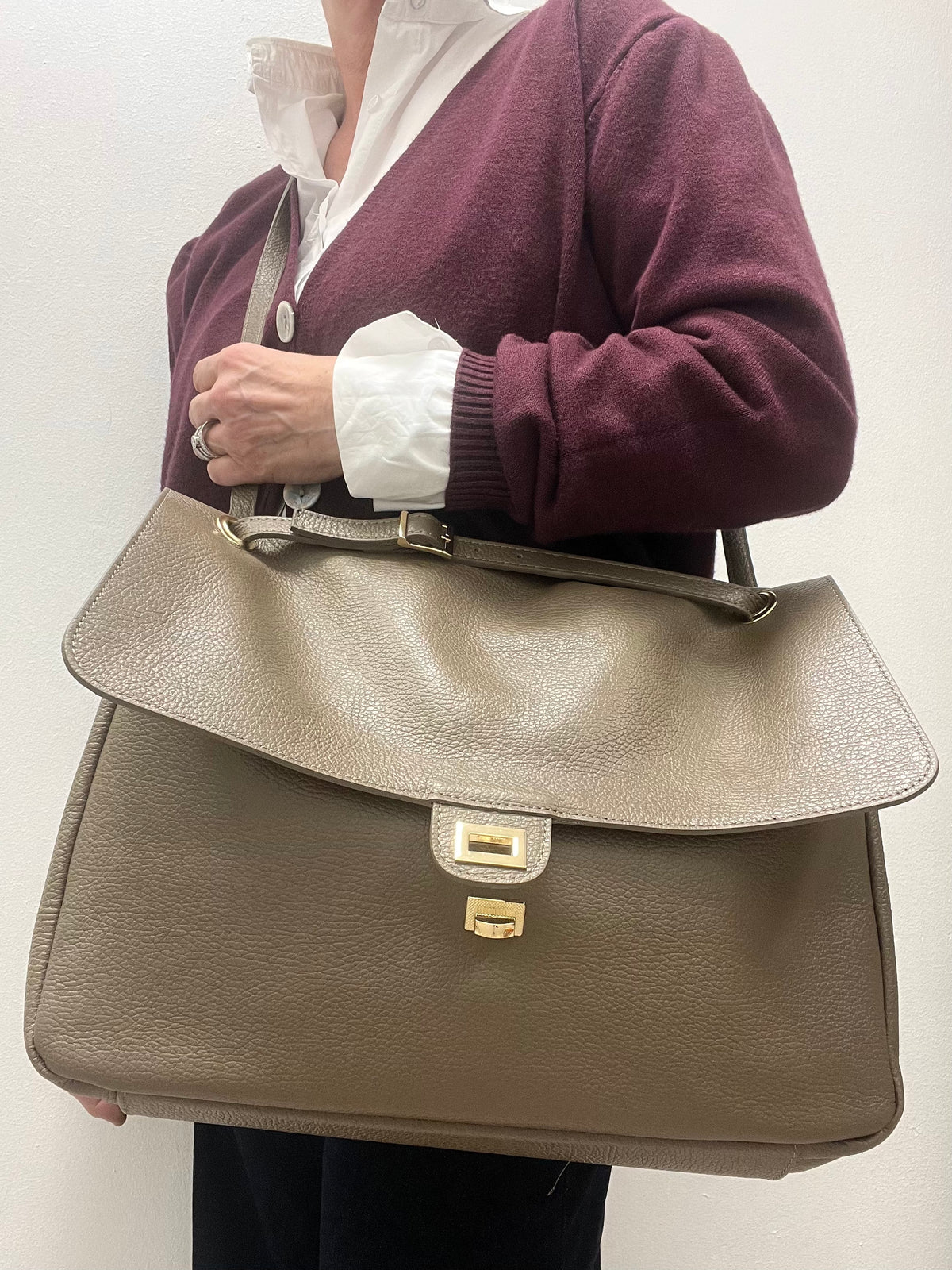 BLAZY maxi sac à rabat taupe