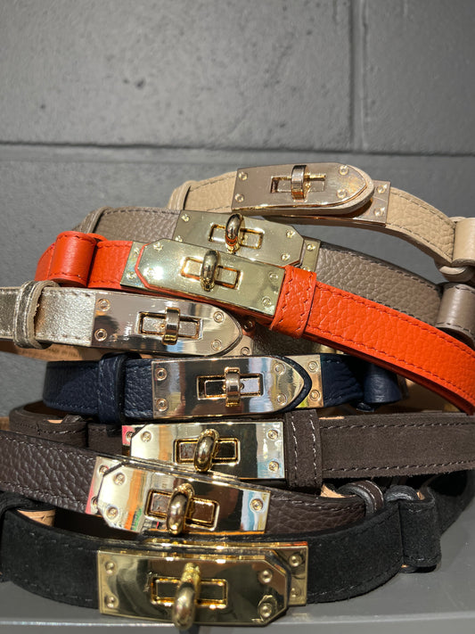 KELLIE ceinture fine & boucle serrure