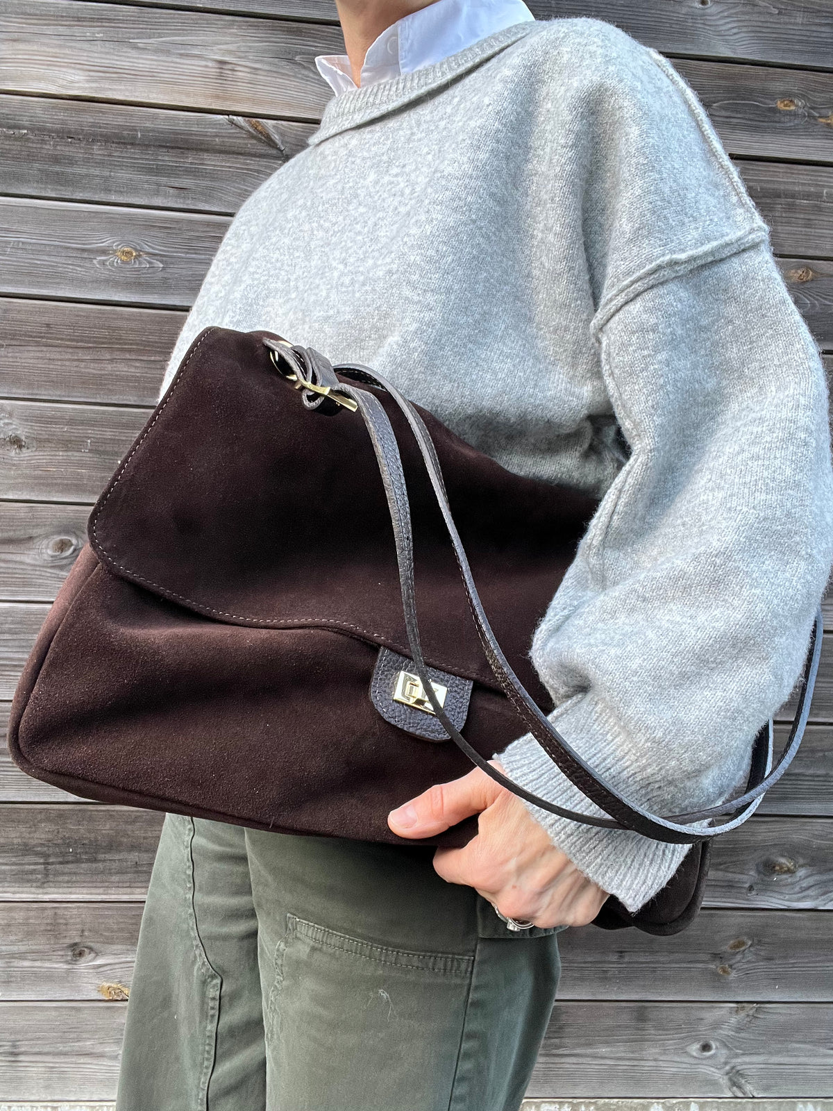 BLAZY maxi sac à rabat en daim choco