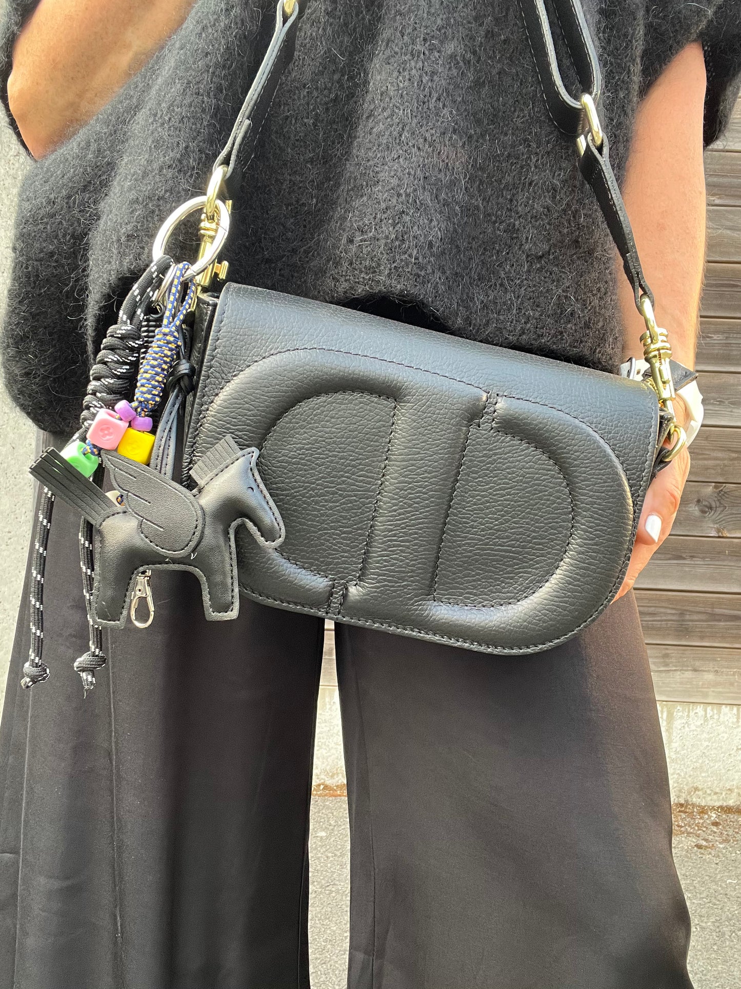 JOLIE sac en cuir logo en relief black