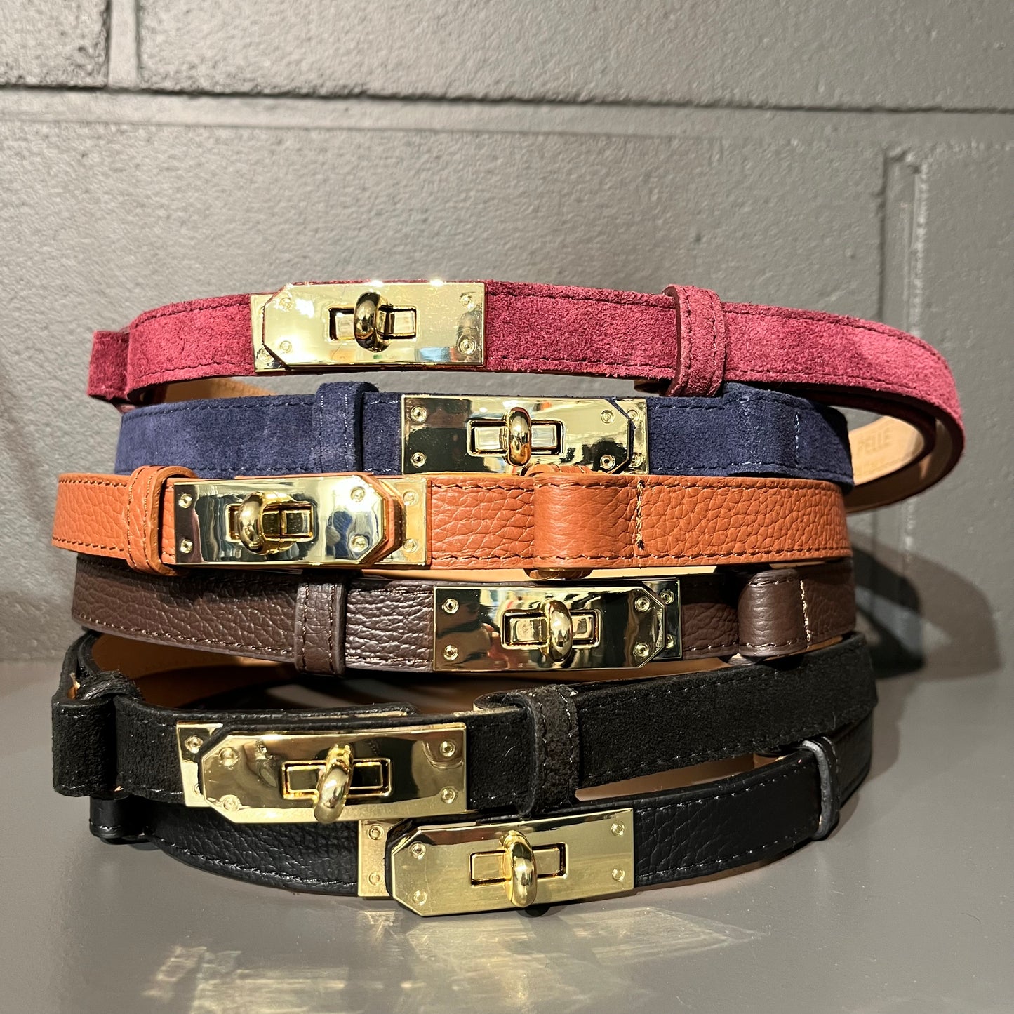 KELLIE ceinture fine & boucle serrure