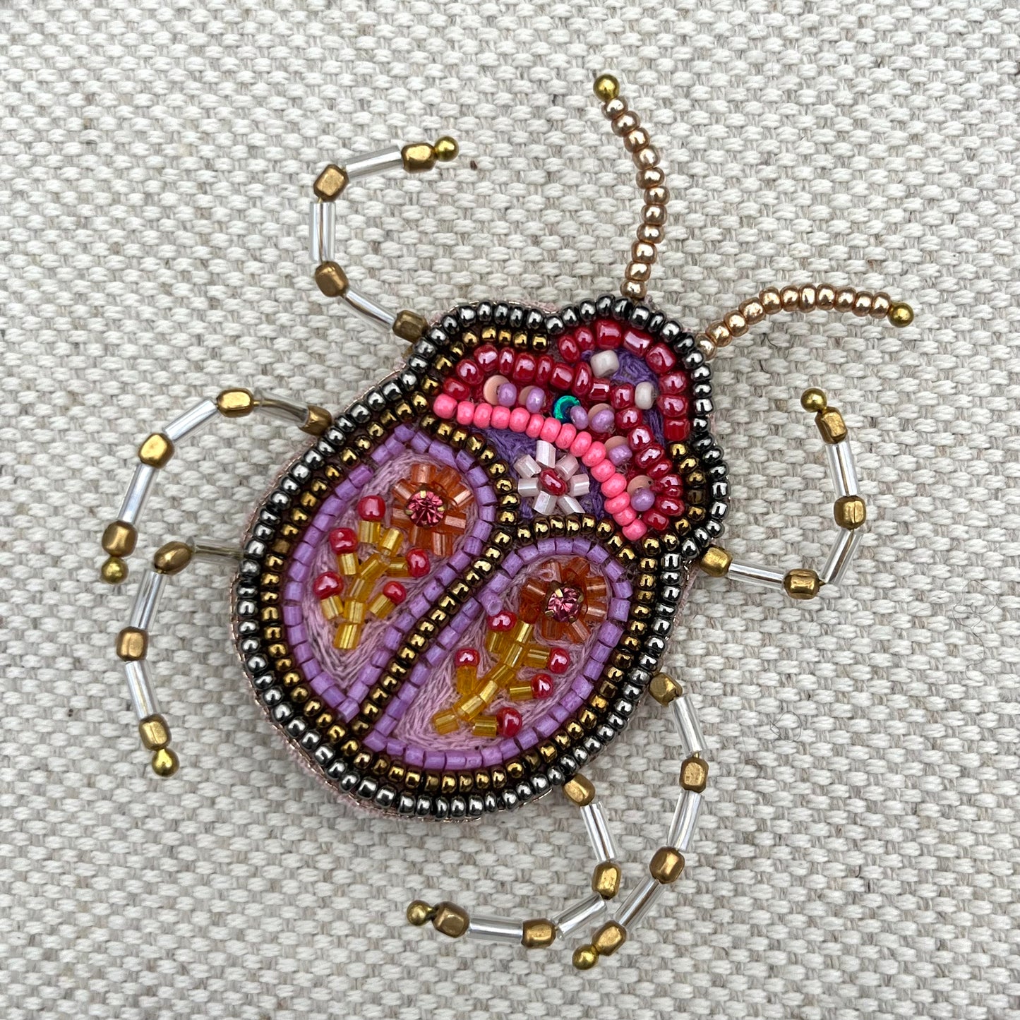 BROCHES perlées & brodées
