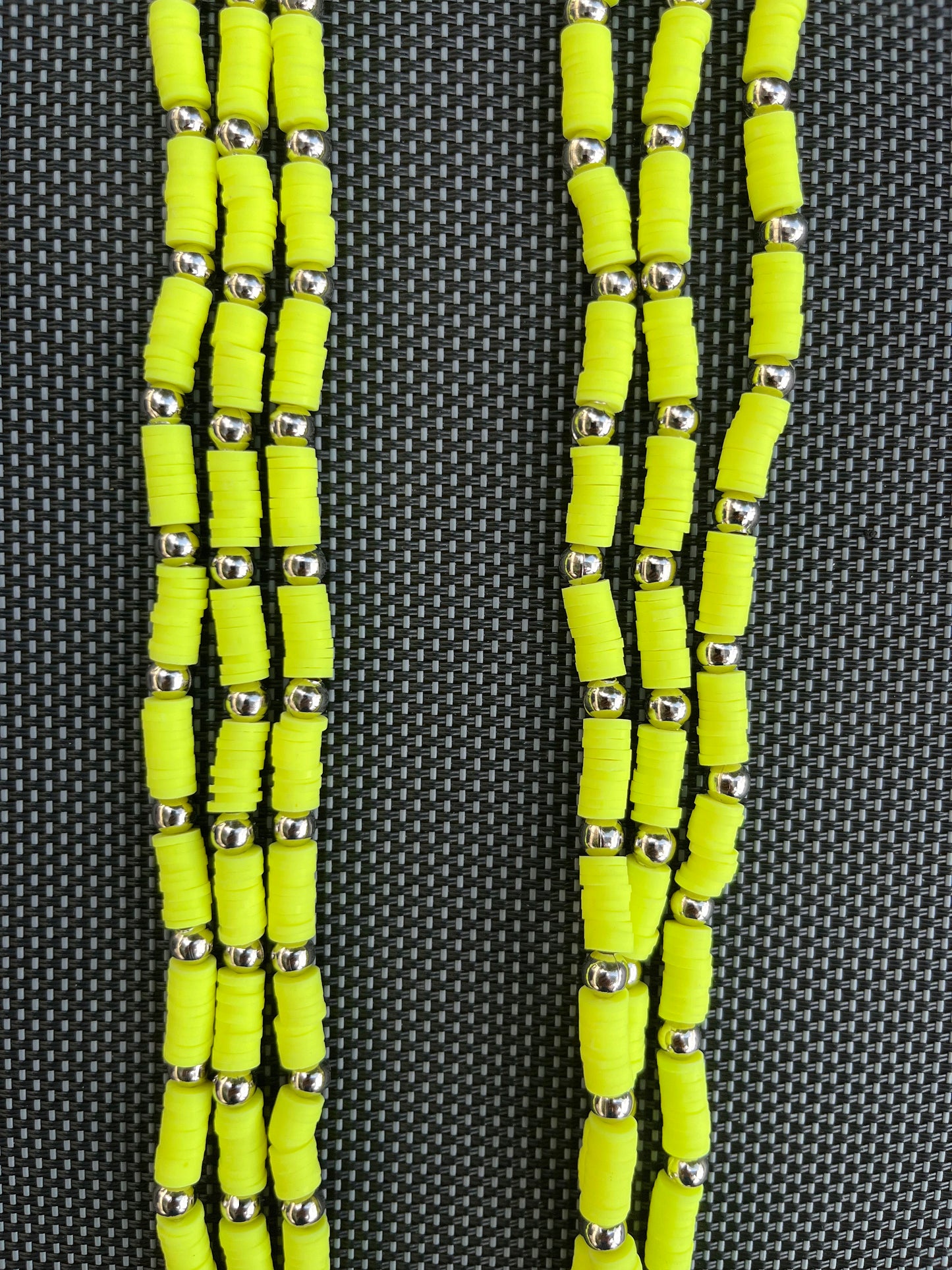 RUBBE sautoir 3 rangs neon yellow