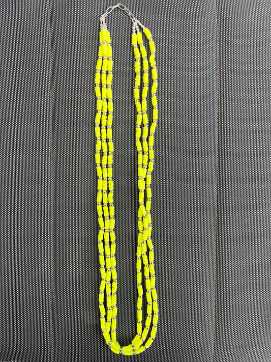 RUBBE sautoir 3 rangs neon yellow
