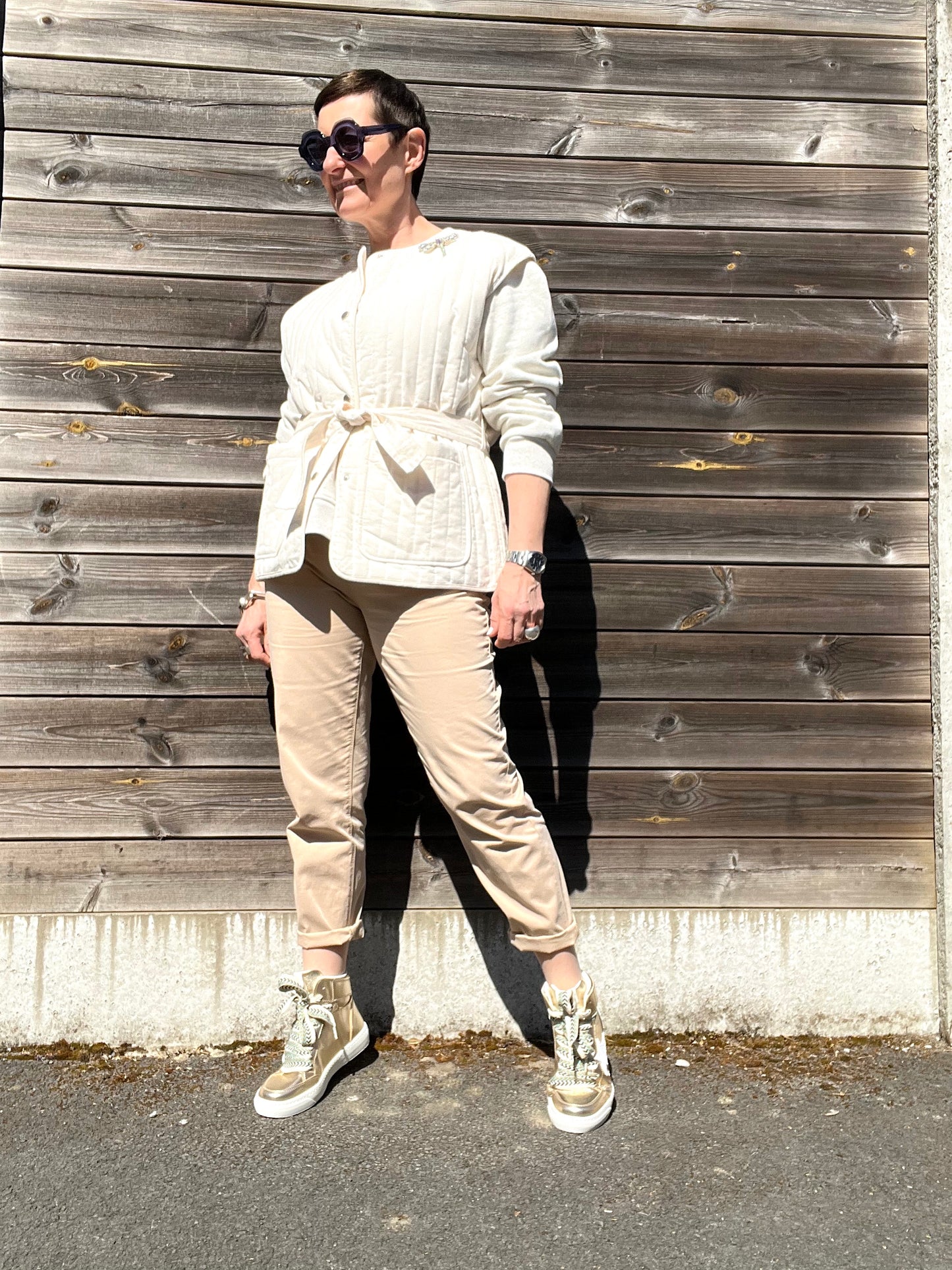 LALI gilet sans manche & broche strass