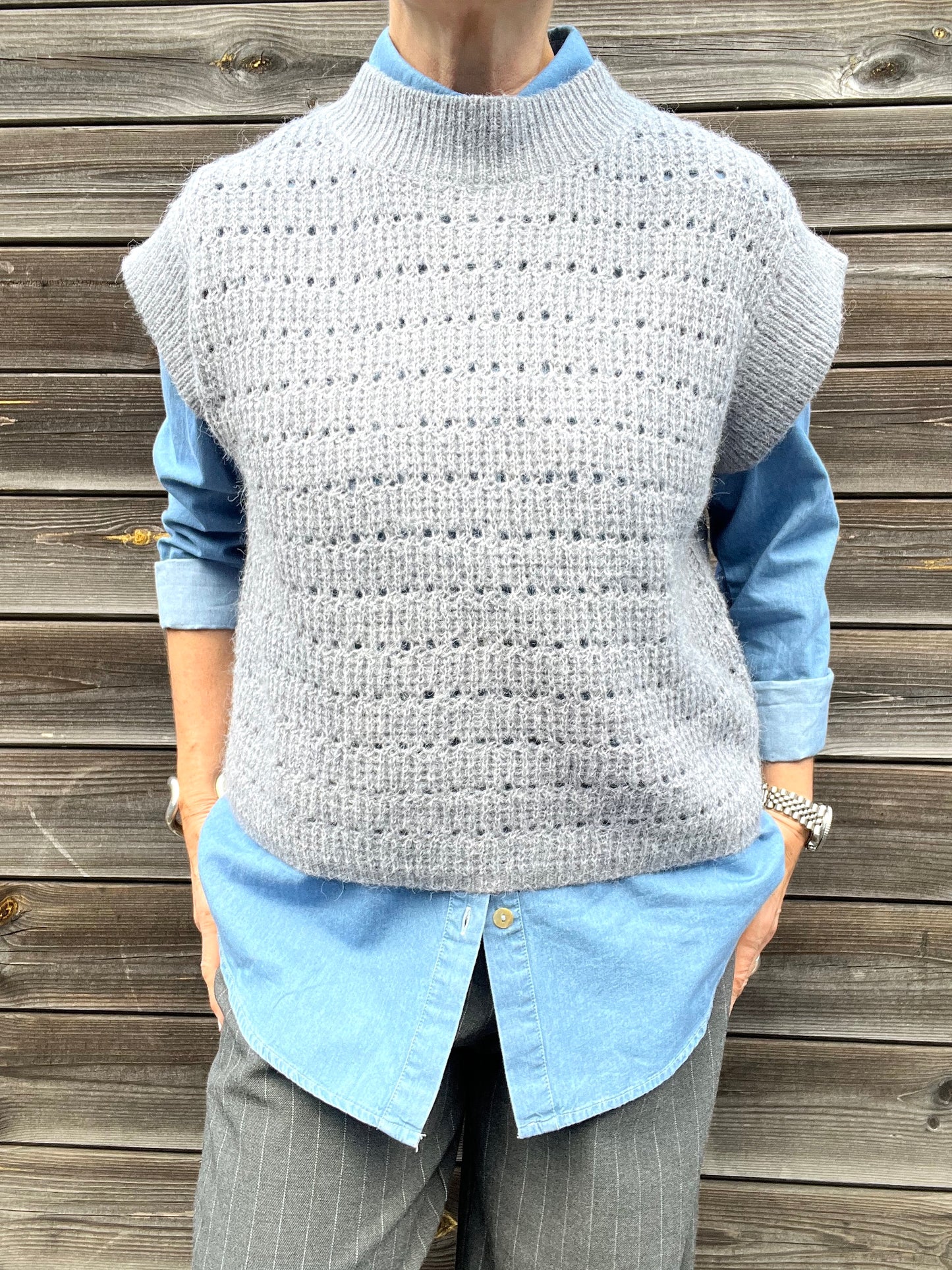 CERISE pull sans manche ajouré grey