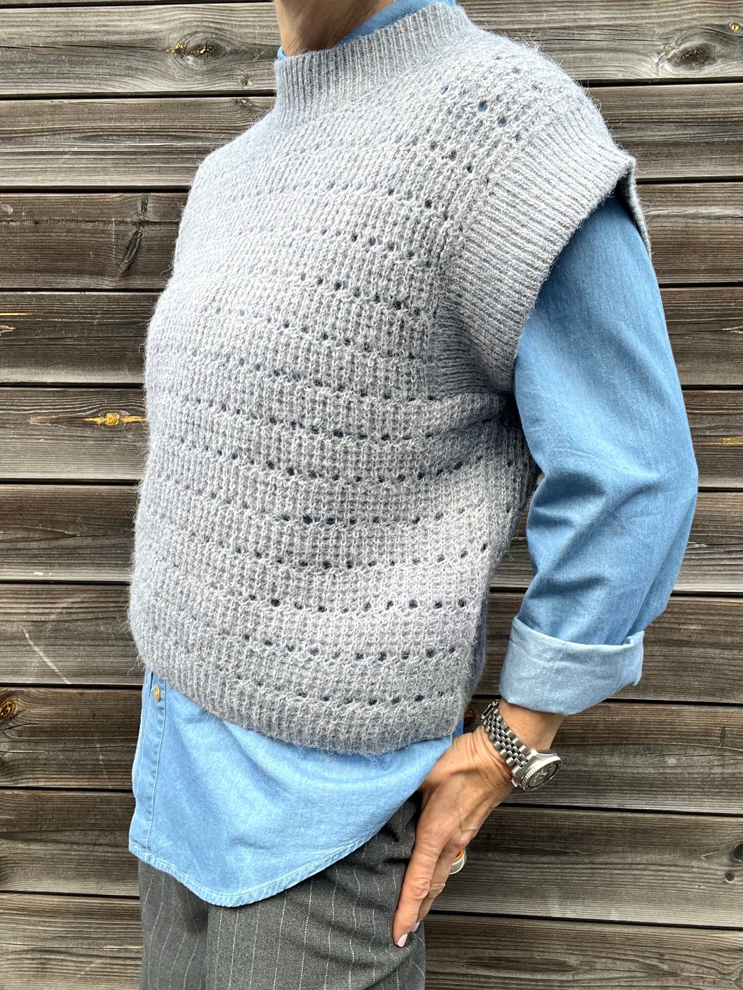 CERISE pull sans manche ajouré grey
