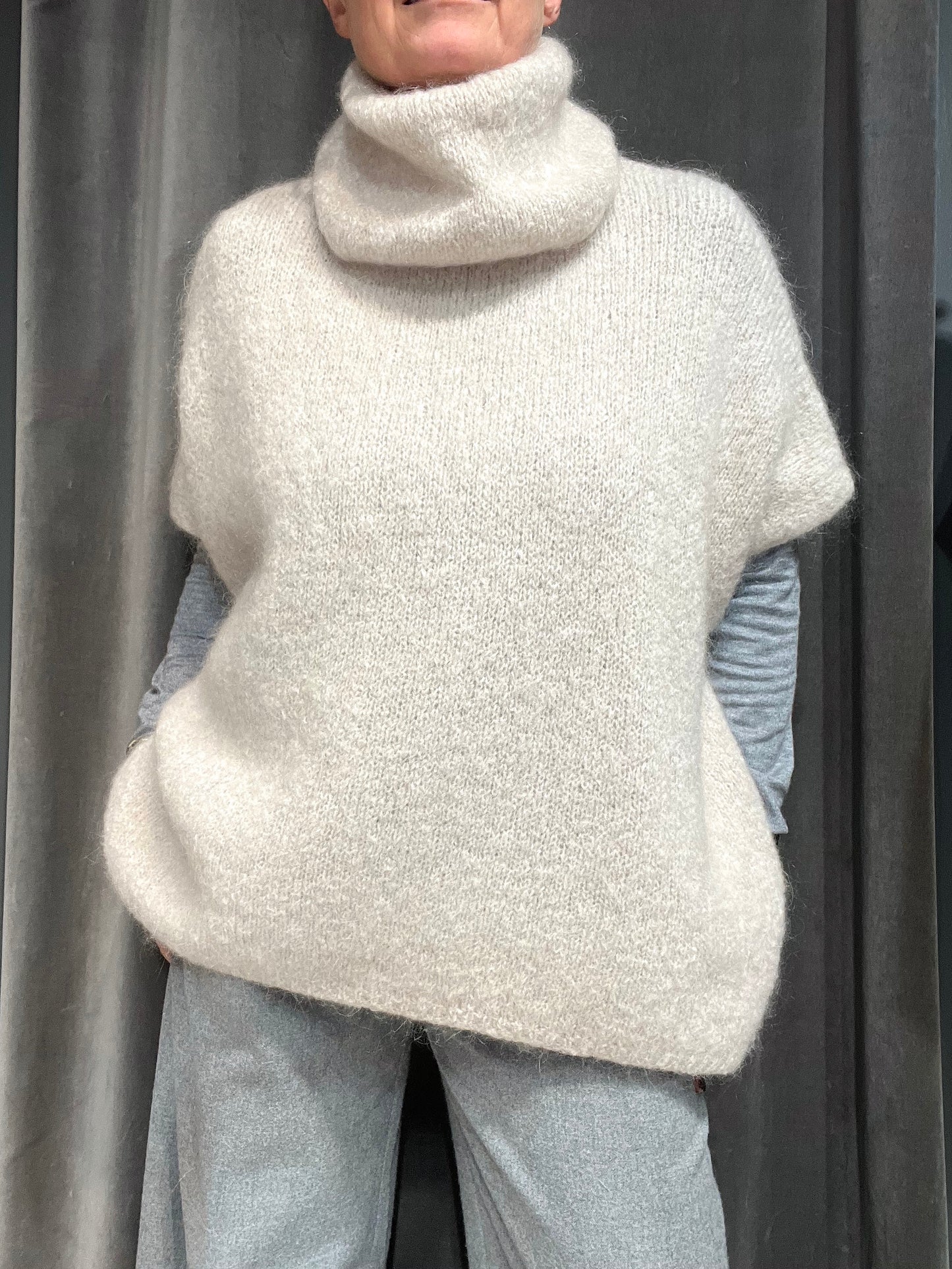 SCHULZ pull poncho col roulé mohair beige