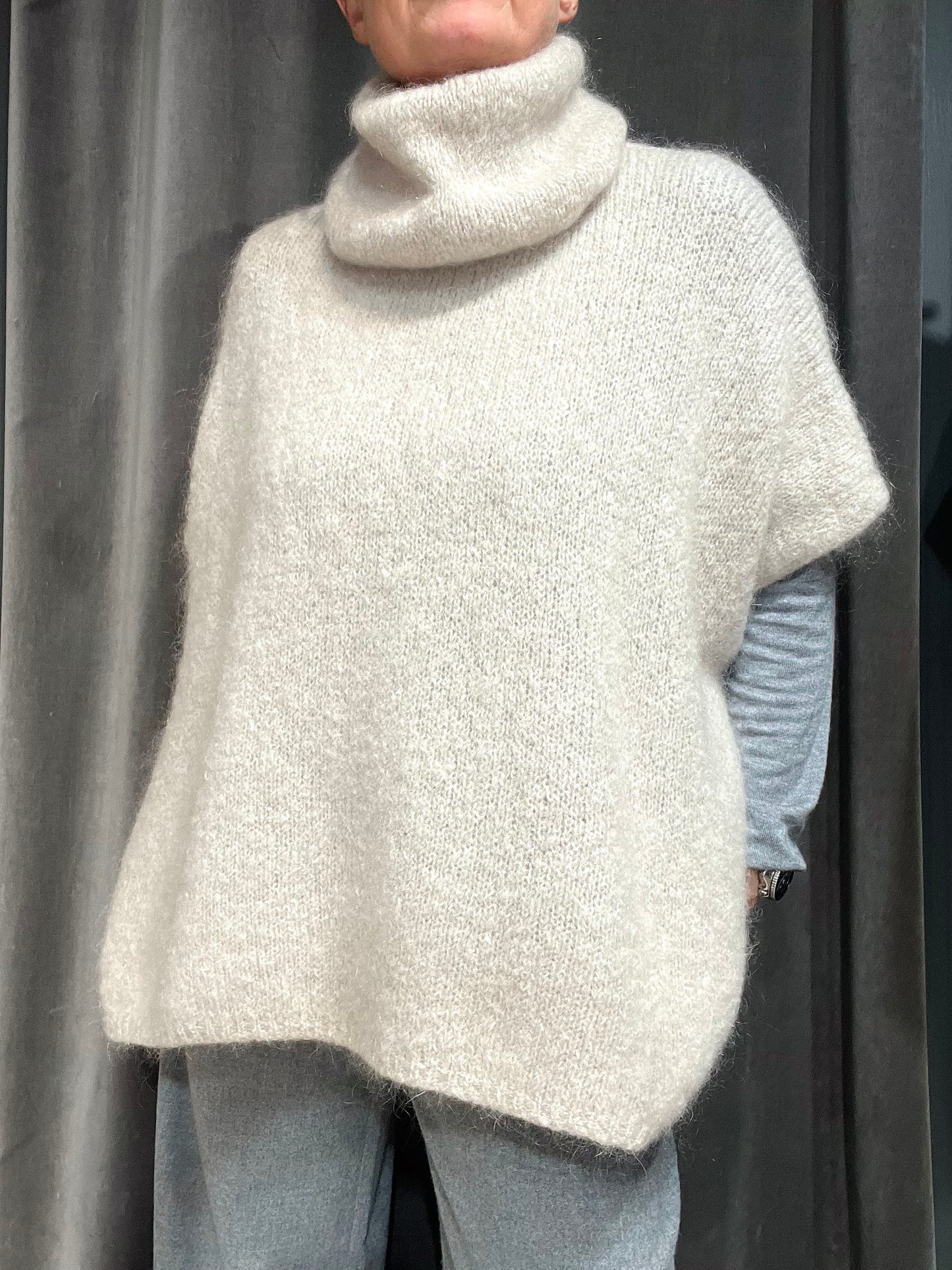 SCHULZ pull poncho col roulé mohair beige