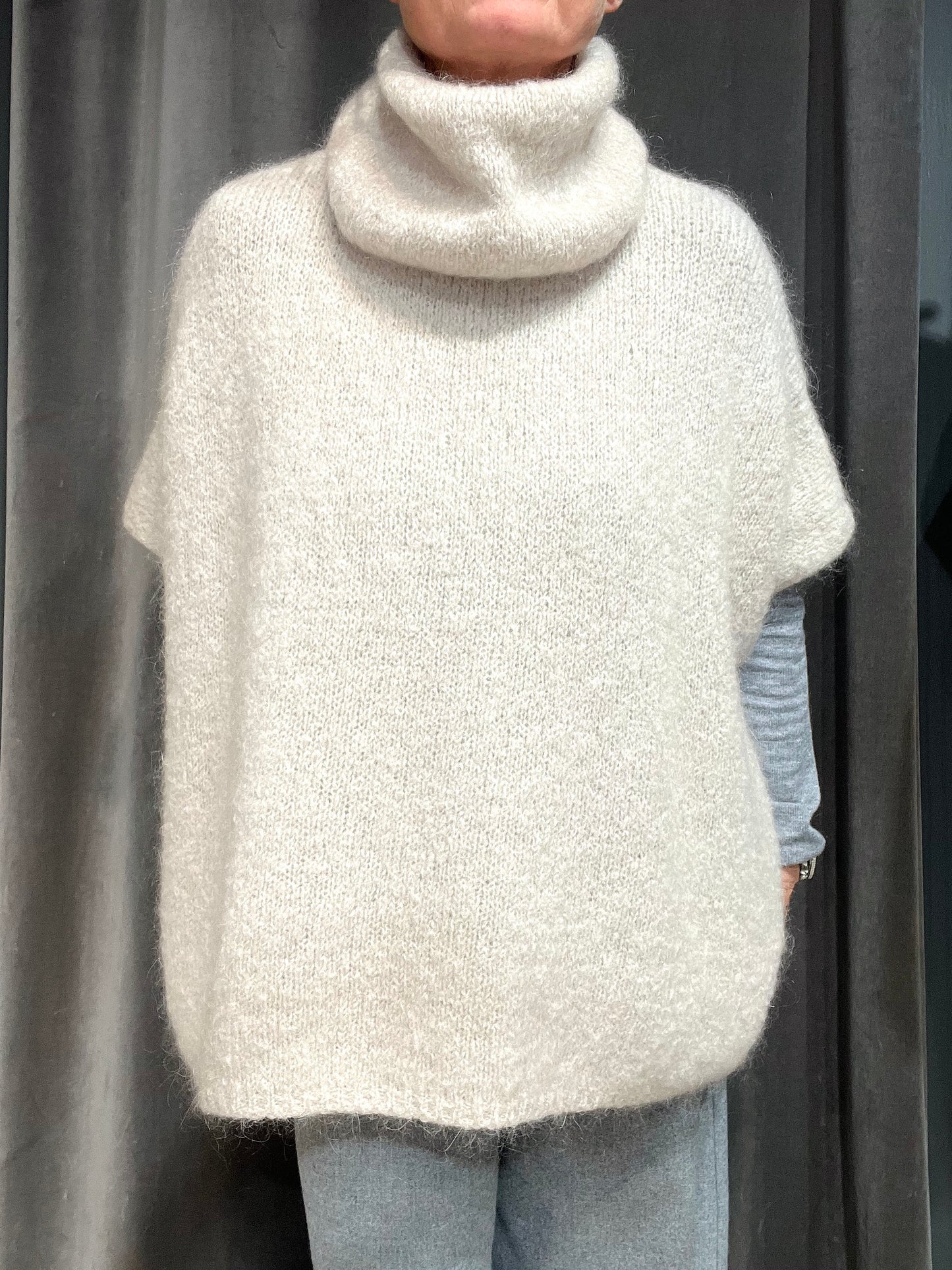 SCHULZ pull poncho col roulé mohair beige