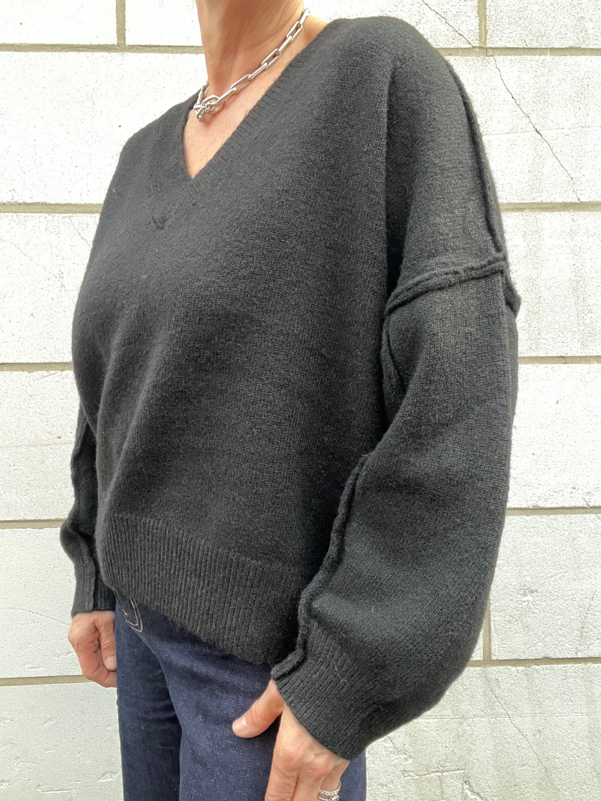 VICKY pull V coutures inside/out black