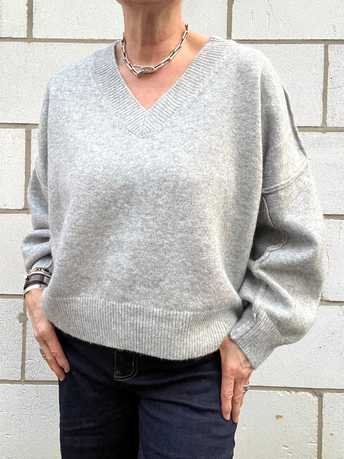 VICKY pull V coutures inside/out grey