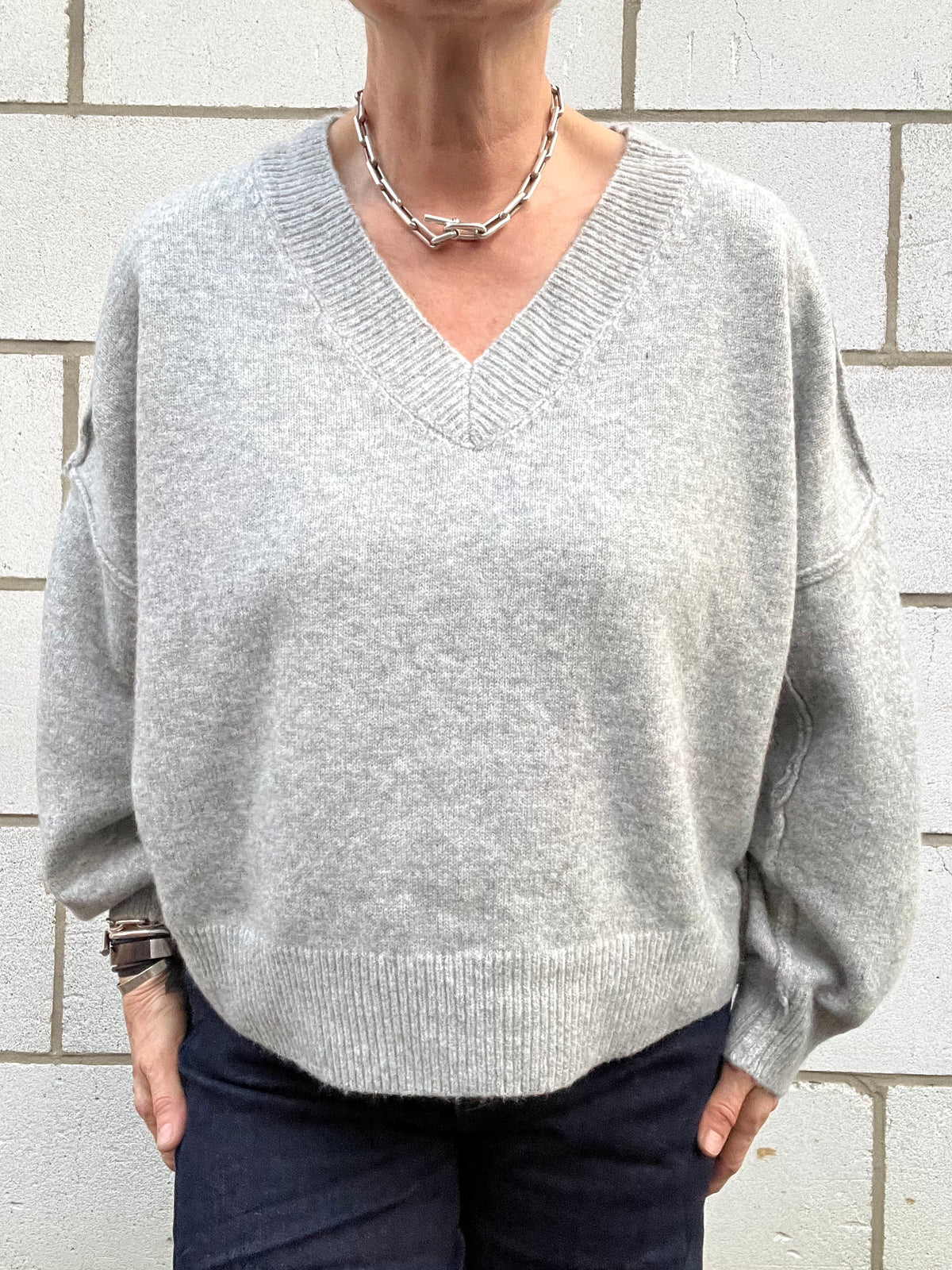 VICKY pull V coutures inside/out grey