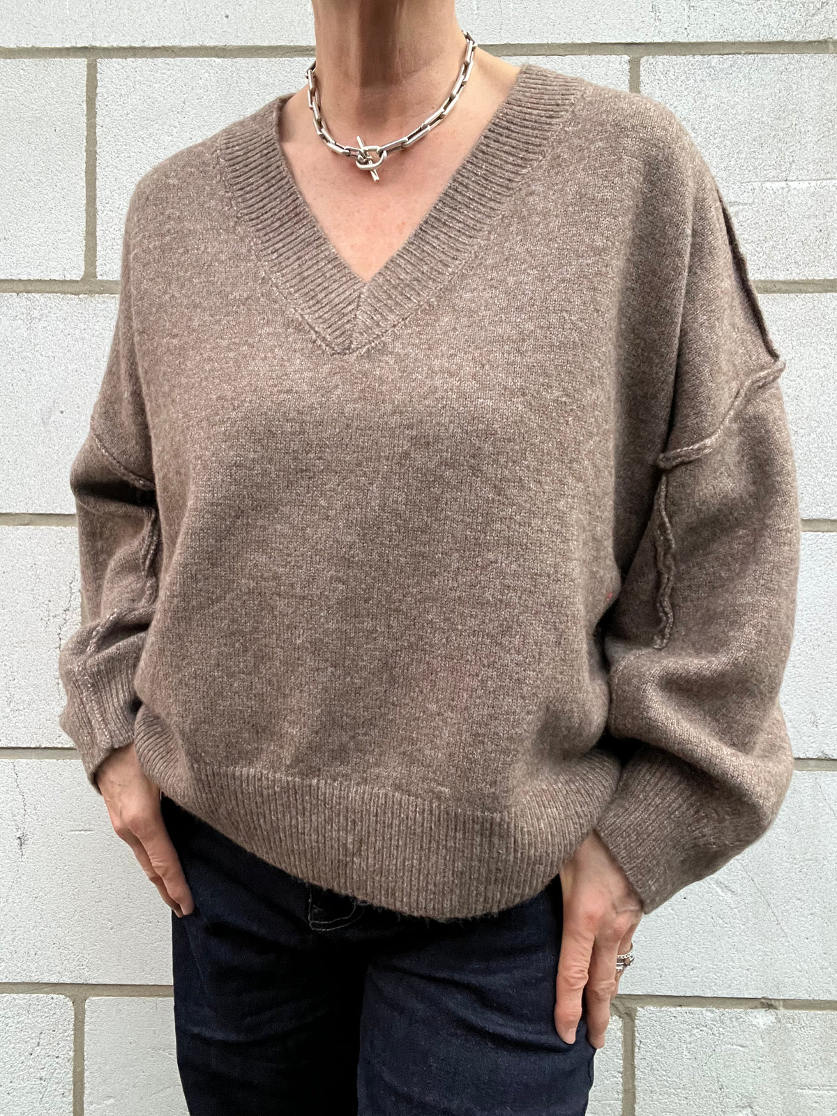 VICKY pull V coutures inside/out taupe