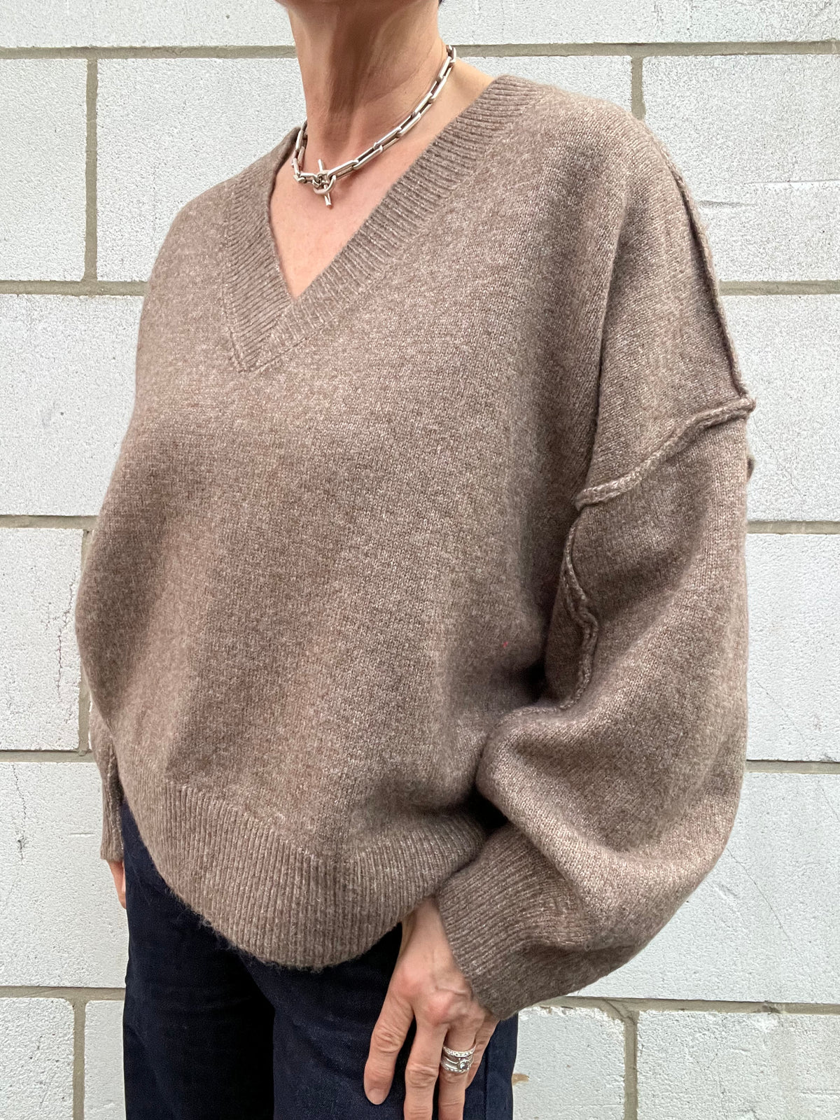 VICKY pull V coutures inside/out taupe