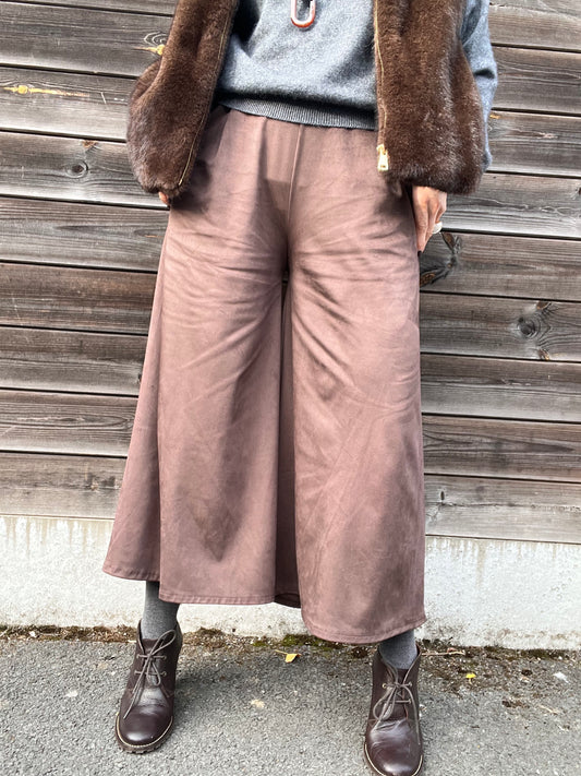 AVENTURE pantalon 7/8 en suedine choco