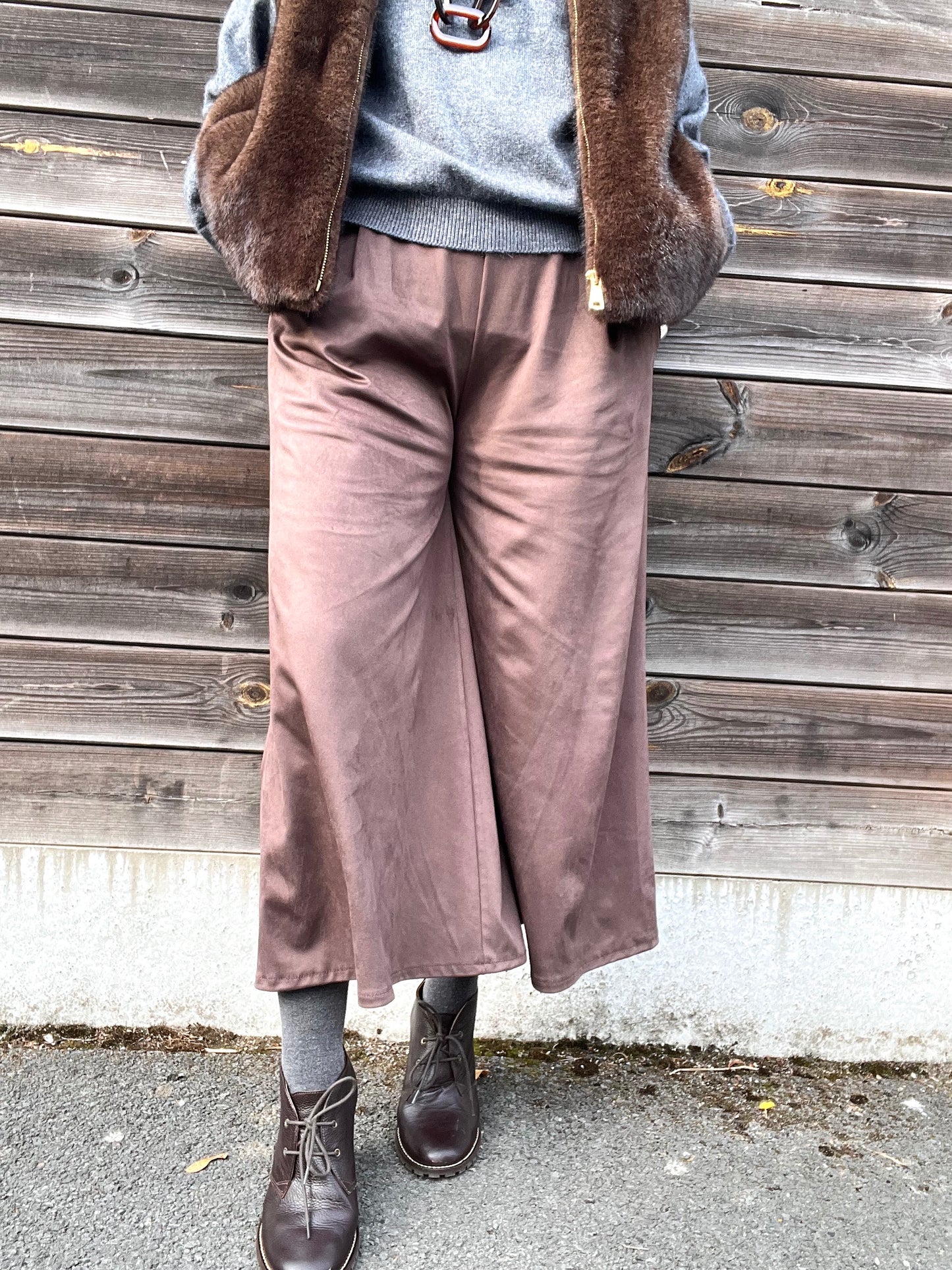 AVENTURE pantalon 7/8 en suedine choco