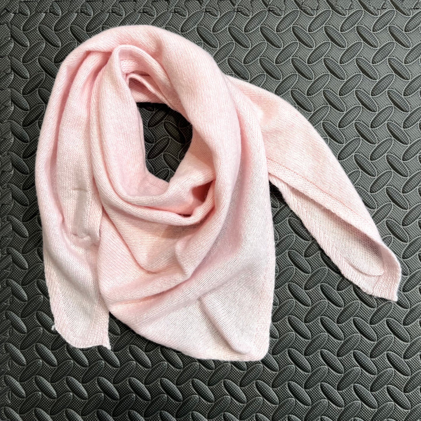 DRIEHOEK foulard en maille blush