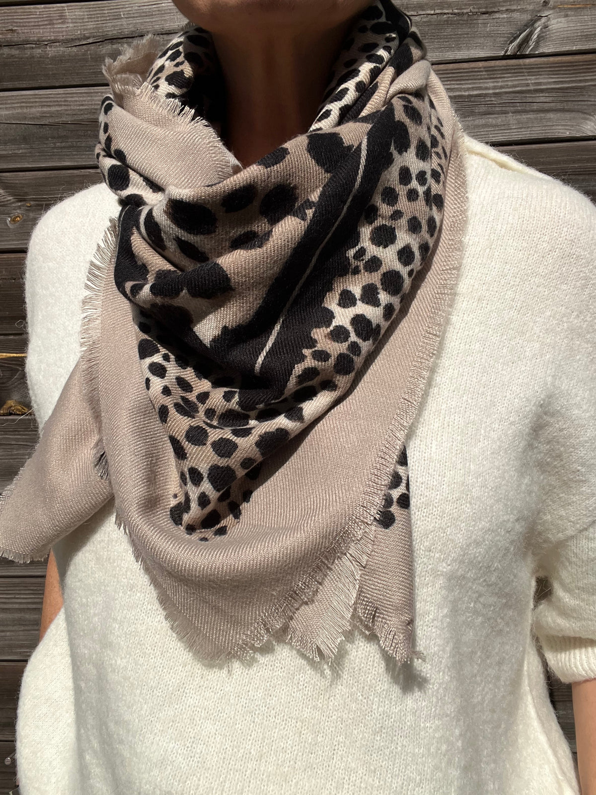 LEONARDO foulard motif léopard beige