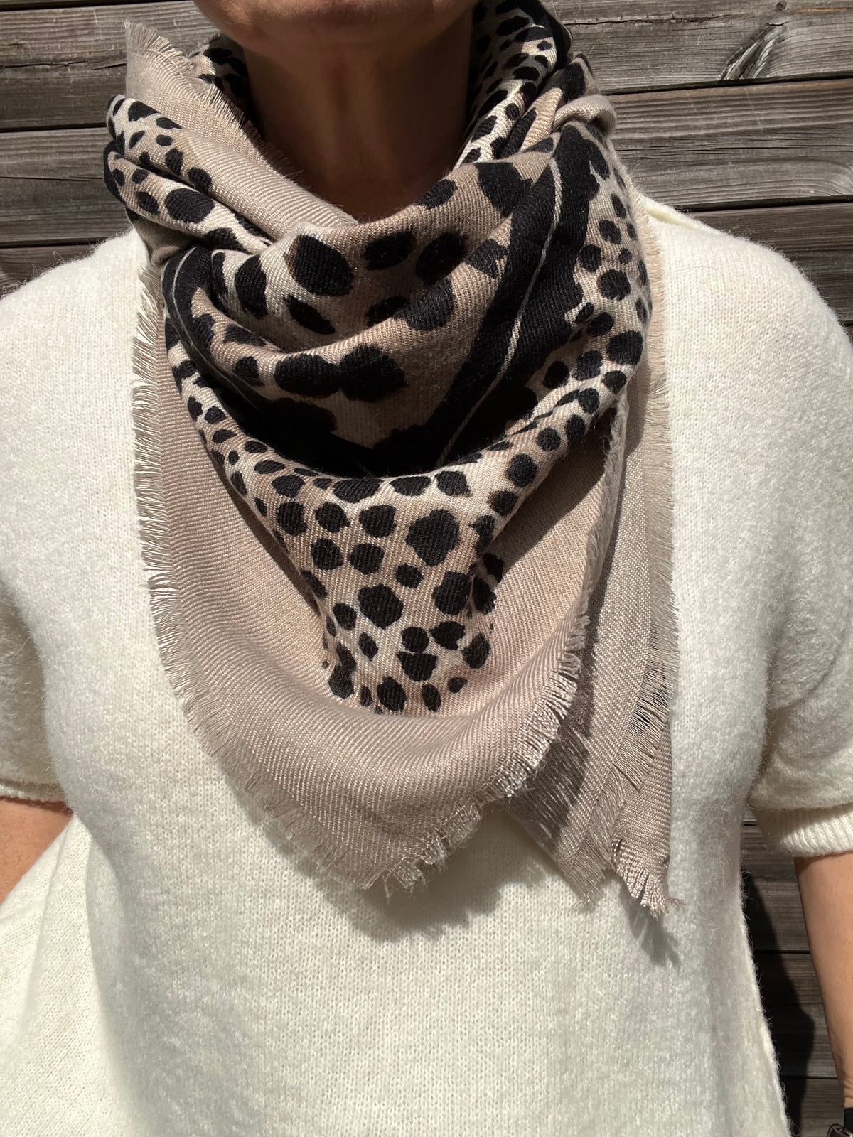 LEONARDO foulard motif léopard beige