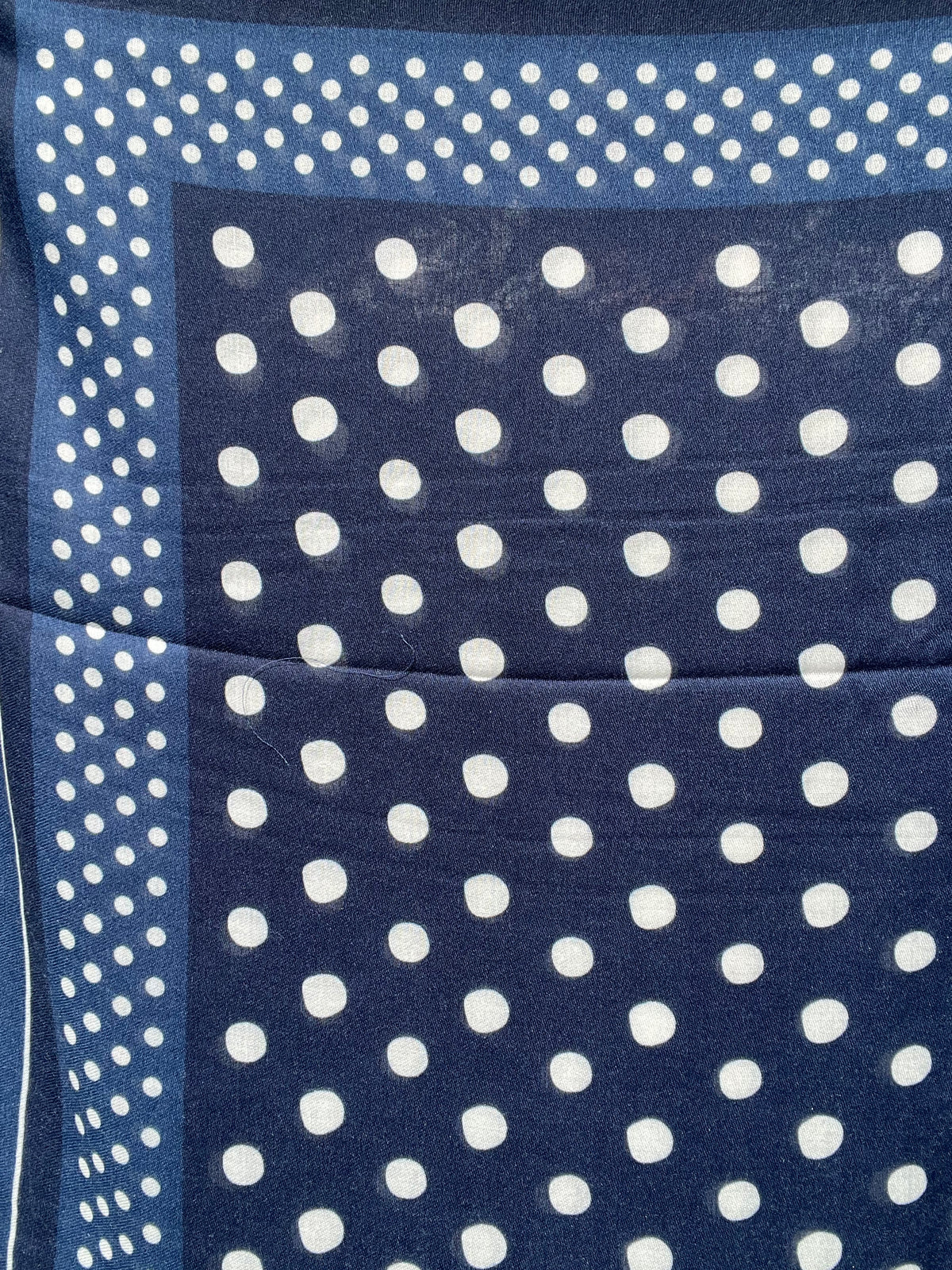 LORE foulard bicolore motif pois navy