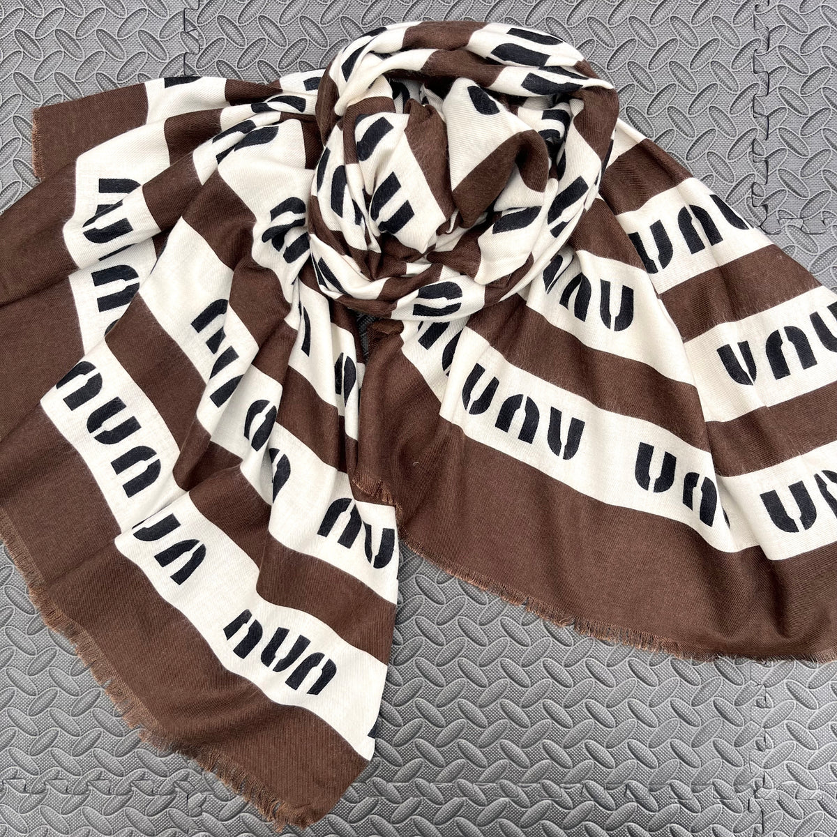 MUM écharpe légère motif graphique choco