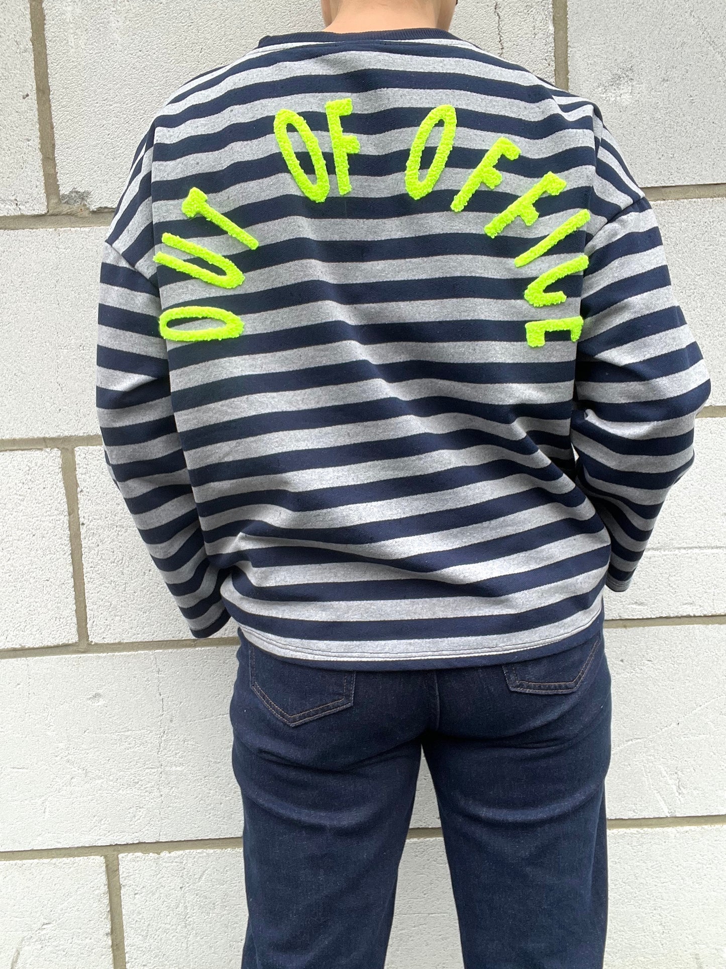 OFF sweat broderie fluo dans le dos