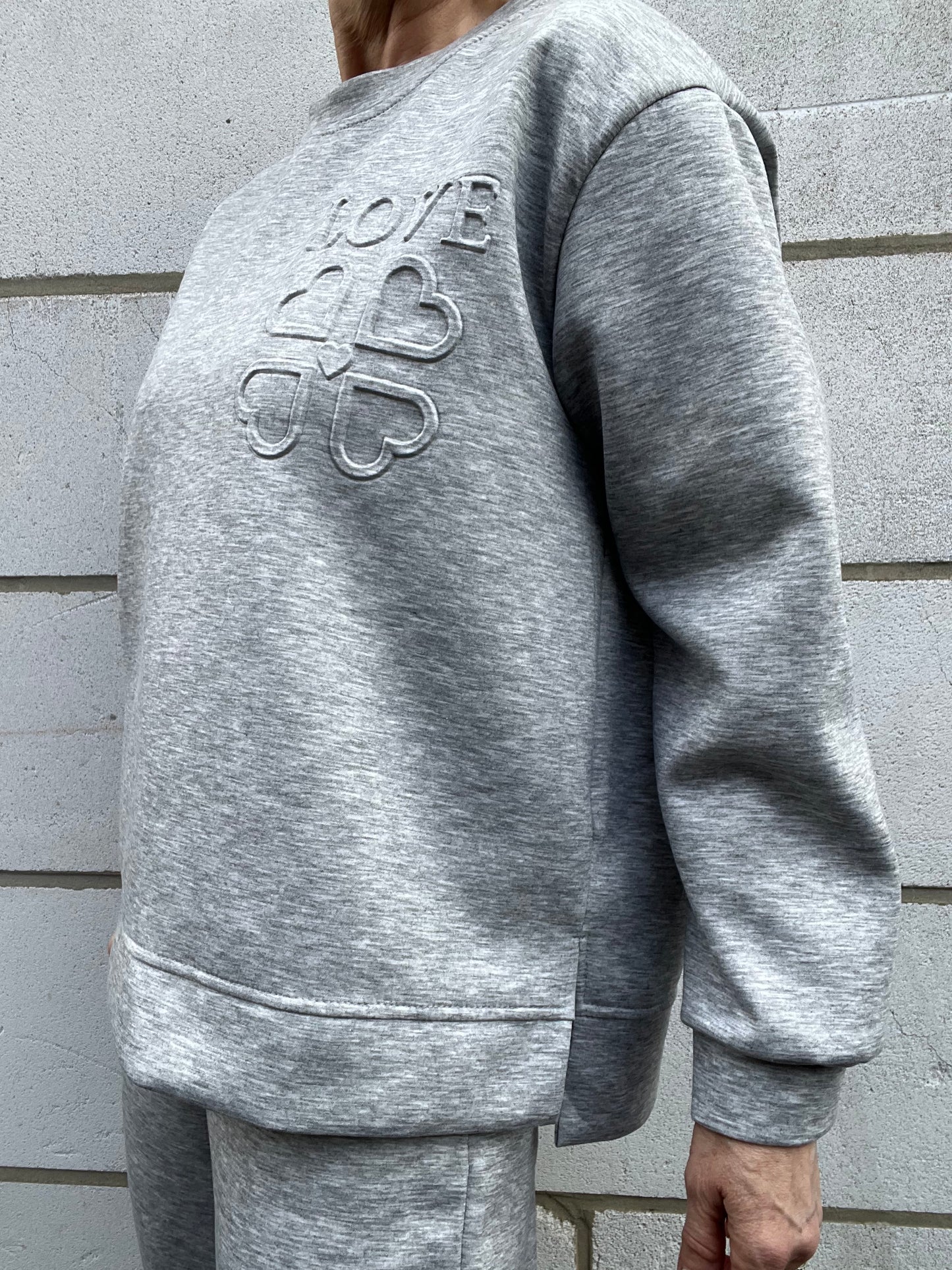 LOEVE sweat motif relief grey